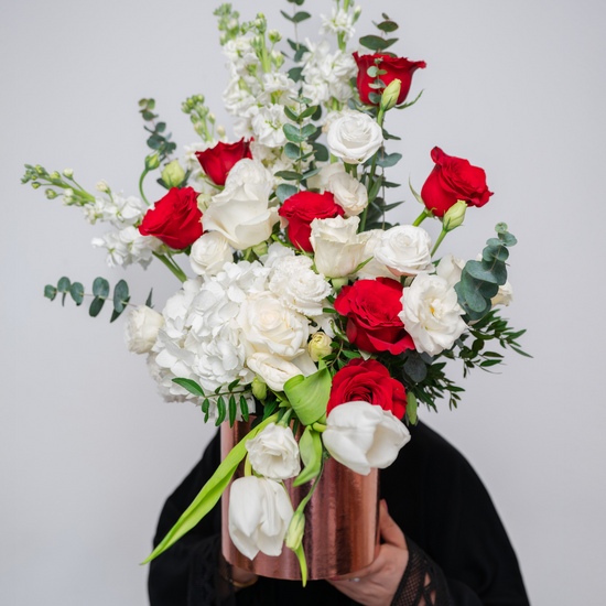 Passion Elegance flower box with fresh roses, luxury floral arrangement from a online flower delivery dubai.
