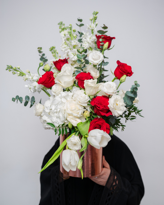 Passion Elegance flower box with fresh roses, luxury floral arrangement from a online flower delivery dubai.